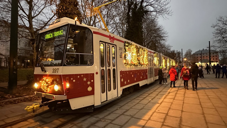 FOTOGALERIE: Vánoční tramvaj 2024
