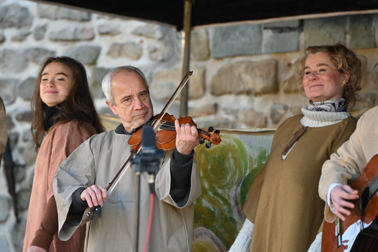 FOTOGALERIE: Vánoce v Ostravě baví. Lidé navštěvují hrad i světelná městečka