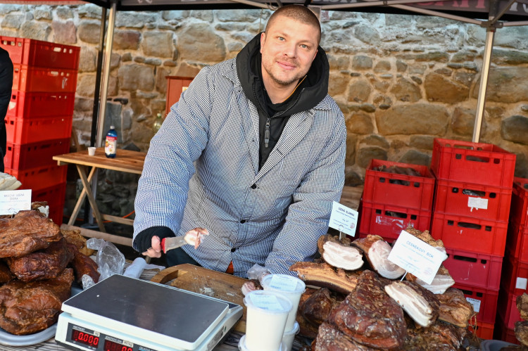 FOTOGALERIE: Vánoce v Ostravě baví. Lidé navštěvují hrad i světelná městečka