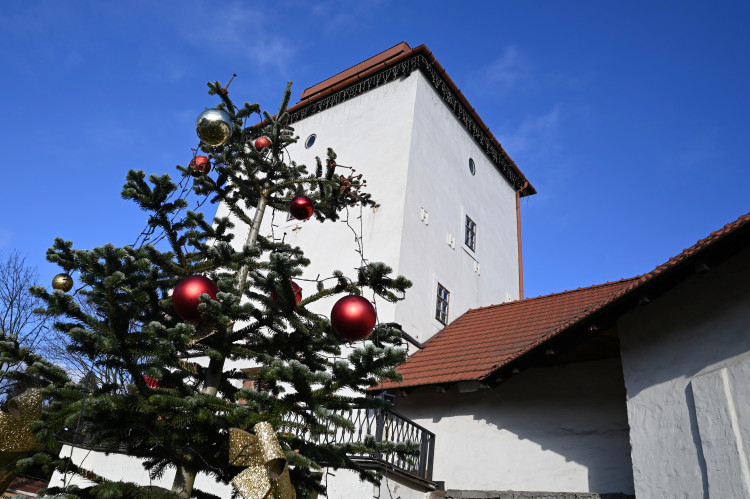 FOTOGALERIE: Vánoce v Ostravě baví. Lidé navštěvují hrad i světelná městečka