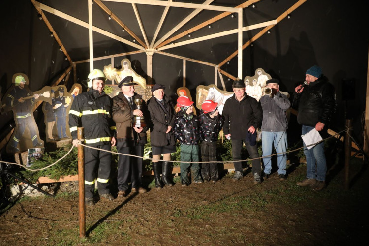 FOTOGALERIE: Šumavský hasičský betlém