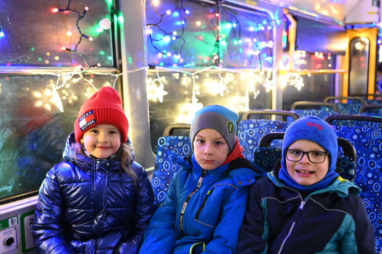 FOTOGALERIE: Tramvaj před kostelem už září, v novém roce ji čeká přestavba