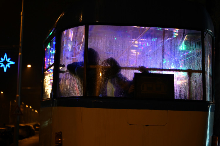 FOTOGALERIE: Tramvaj před kostelem už září, v novém roce ji čeká přestavba