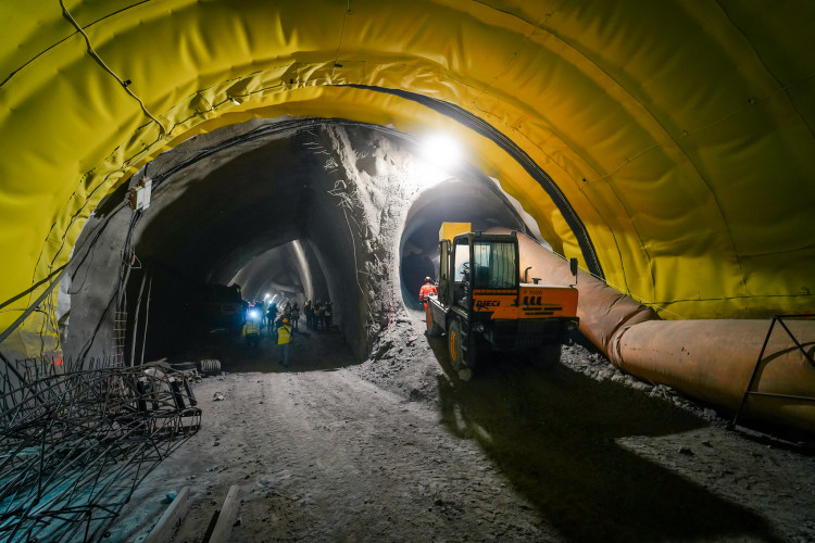 FOTOGALERIE: Stavba metra D je v plném proudu. Podívejte se, jak to vypadá v budoucí stanici Pankrác