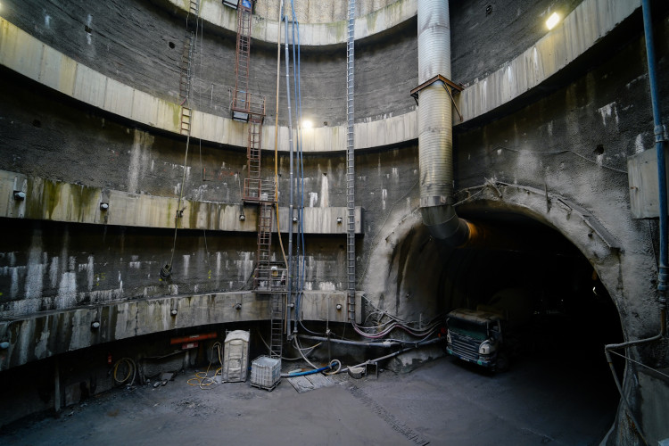 FOTOGALERIE: Stavba metra D je v plném proudu. Podívejte se, jak to vypadá v budoucí stanici Pankrác