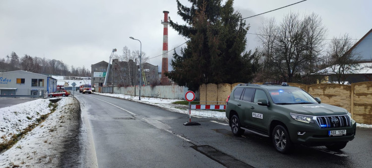 FOTOGALERIE: Hasiči mají na Štědrý den práci. Rozsáhlý požár v Bruntále