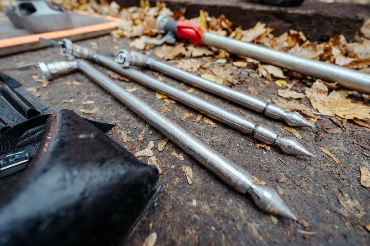 FOTOGALERIE: Desítky hasičů bojují se dvěma požáry