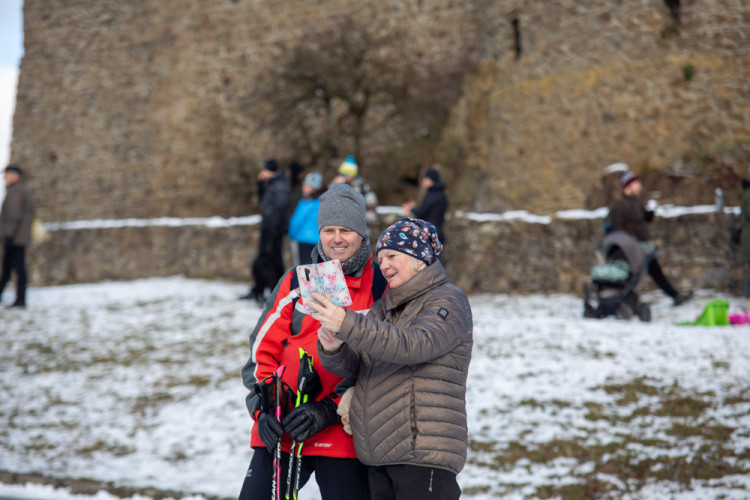 FOTOGALERIE: Hrad Helfštýn otevřel brány pro oblíbený novoroční výstup, dorazily čtyři tisíce lidí