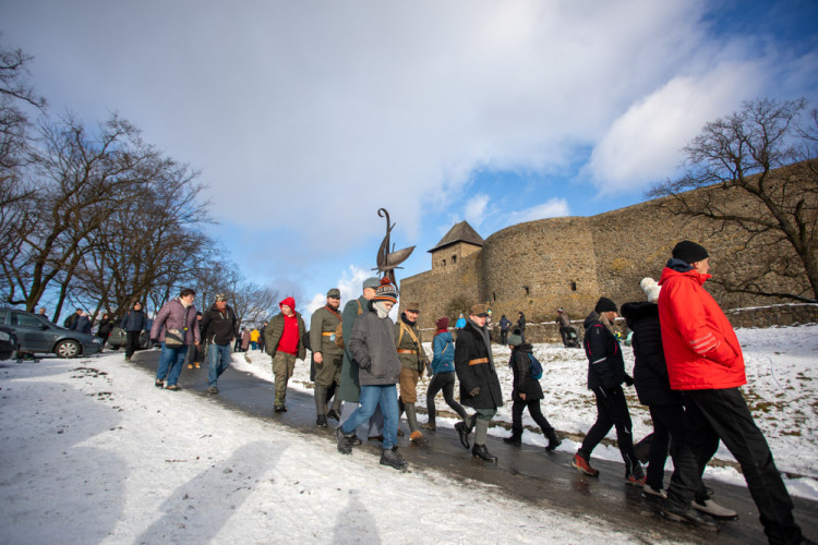 FOTOGALERIE: Hrad Helfštýn otevřel brány pro oblíbený novoroční výstup, dorazily čtyři tisíce lidí