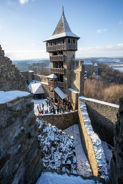 FOTOGALERIE: Hrad Helfštýn otevřel brány pro oblíbený novoroční výstup, dorazily čtyři tisíce lidí