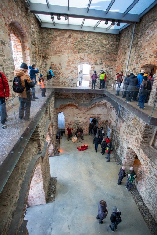 FOTOGALERIE: Hrad Helfštýn otevřel brány pro oblíbený novoroční výstup, dorazily čtyři tisíce lidí