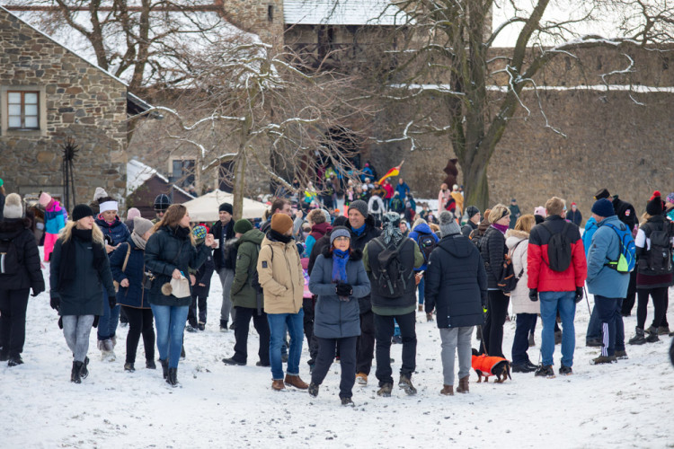 FOTOGALERIE: Hrad Helfštýn otevřel brány pro oblíbený novoroční výstup, dorazily čtyři tisíce lidí