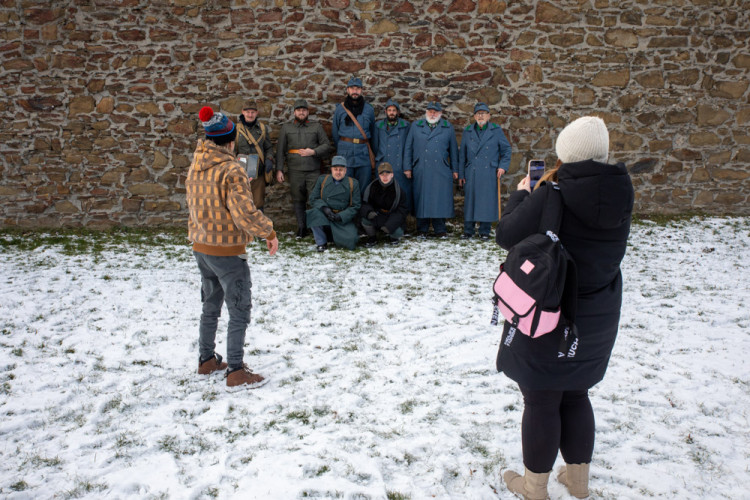 FOTOGALERIE: Hrad Helfštýn otevřel brány pro oblíbený novoroční výstup, dorazily čtyři tisíce lidí