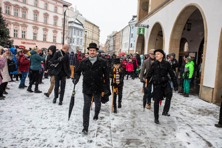 FOTOGALERIE: Zasněženým centrem Olomouce prošel pochod Švihlé chůze
