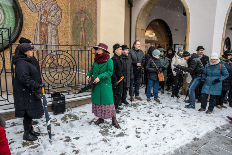 FOTOGALERIE: Zasněženým centrem Olomouce prošel pochod Švihlé chůze