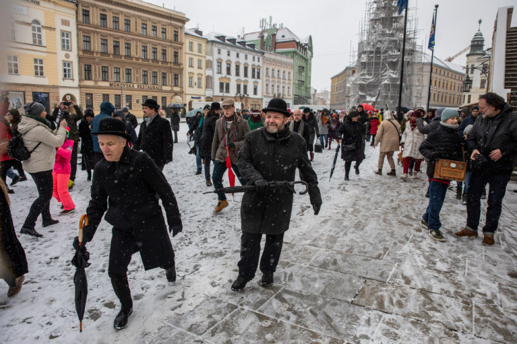 FOTOGALERIE: Zasněženým centrem Olomouce prošel pochod Švihlé chůze