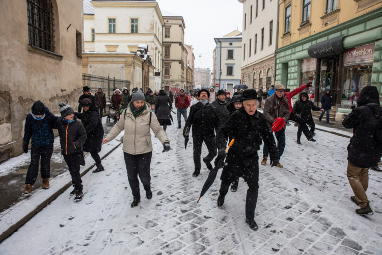 FOTOGALERIE: Zasněženým centrem Olomouce prošel pochod Švihlé chůze