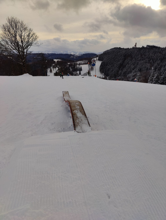 FOTOGALERIE: Snowpark na Paprsku má nové bezpečné překážky