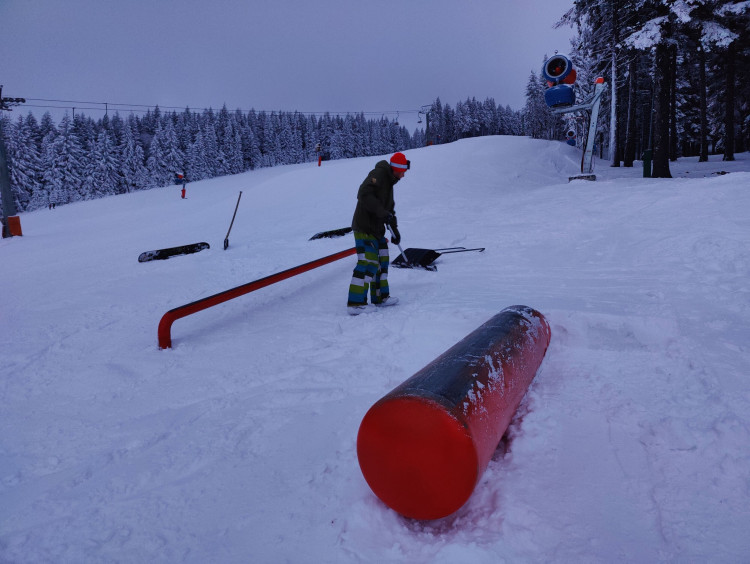 FOTOGALERIE: Snowpark na Paprsku má nové bezpečné překážky