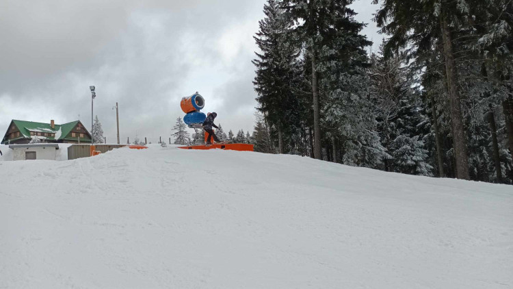 FOTOGALERIE: Snowpark na Paprsku má nové bezpečné překážky