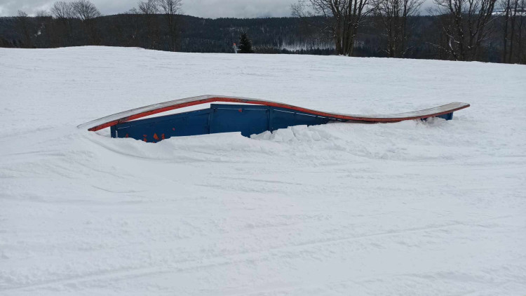 FOTOGALERIE: Snowpark na Paprsku má nové bezpečné překážky