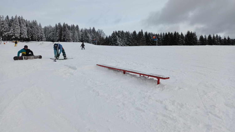 FOTOGALERIE: Snowpark na Paprsku má nové bezpečné překážky