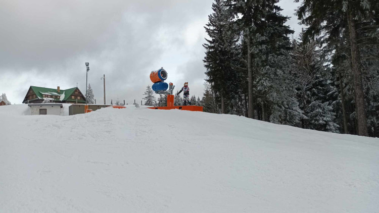 FOTOGALERIE: Snowpark na Paprsku má nové bezpečné překážky
