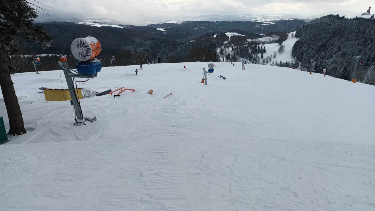 FOTOGALERIE: Snowpark na Paprsku má nové bezpečné překážky
