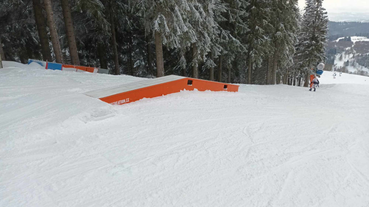 FOTOGALERIE: Snowpark na Paprsku má nové bezpečné překážky