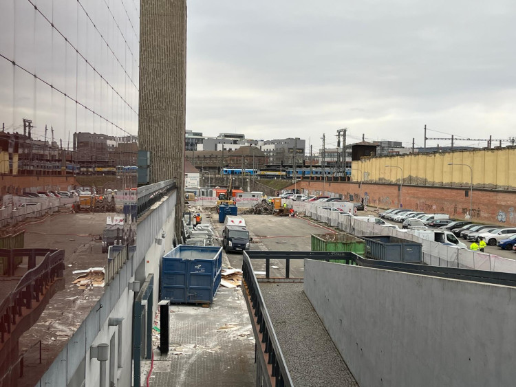 FOTOGALERIE: Bývalý brněnský Prior jde k zemi. Dnes začala demolice ikonické budovy