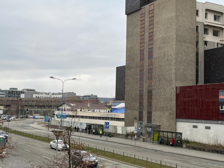 FOTOGALERIE: Bývalý brněnský Prior jde k zemi. Dnes začala demolice ikonické budovy