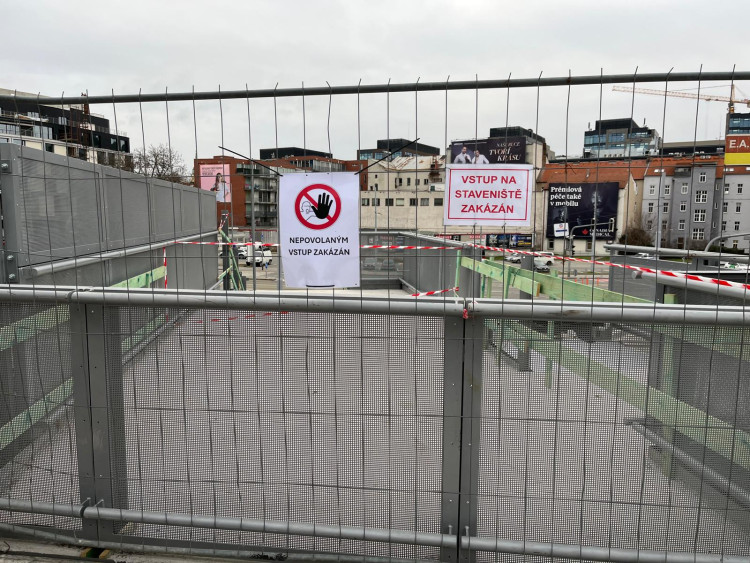 FOTOGALERIE: Bývalý brněnský Prior jde k zemi. Dnes začala demolice ikonické budovy