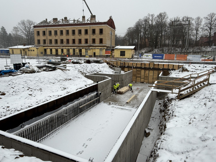 Demolice výpravní budovy ve stanici Jihlava - město