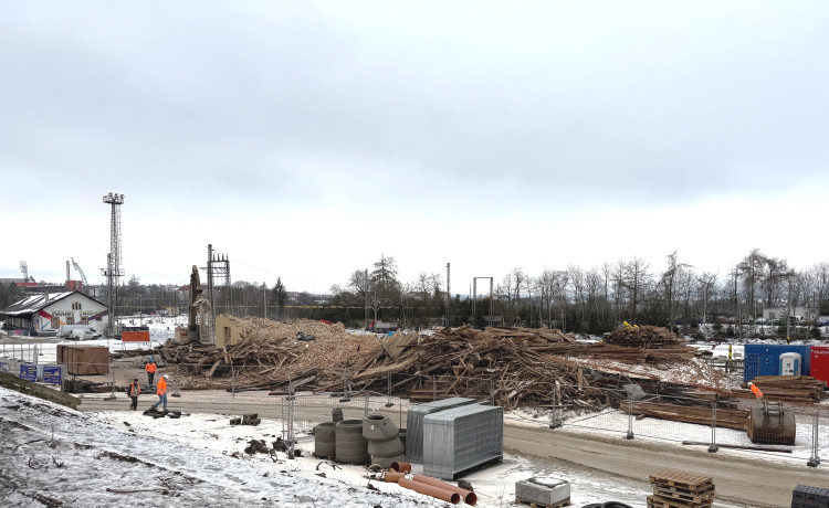Demolice výpravní budovy ve stanici Jihlava - město