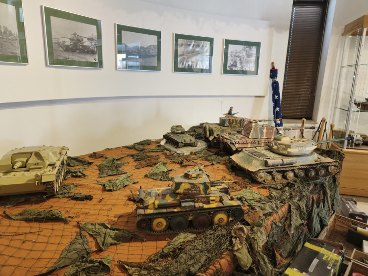 FOTOGALERIE: Výstava modelů vojenské techniky, Dům historie Přešticka