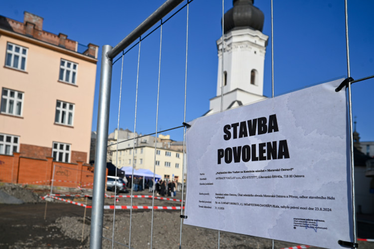 FOTOGALERIE: V srdci Ostravy začal růst polyfunkční dům Václav, upraveno bude i okolí