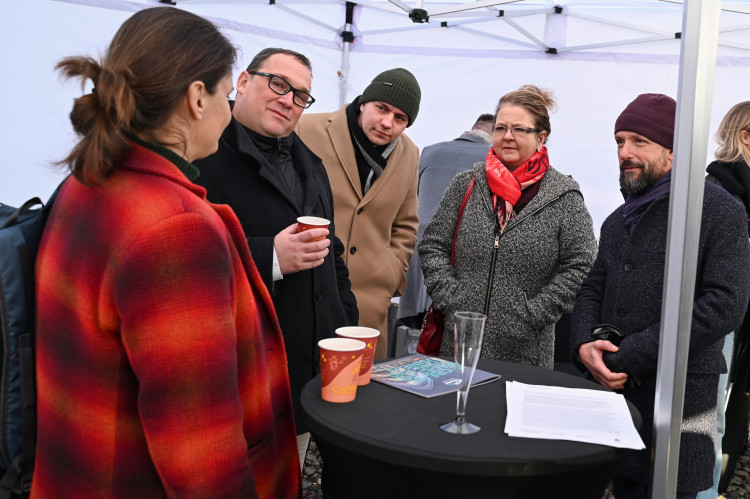 FOTOGALERIE: V srdci Ostravy začal růst polyfunkční dům Václav, upraveno bude i okolí