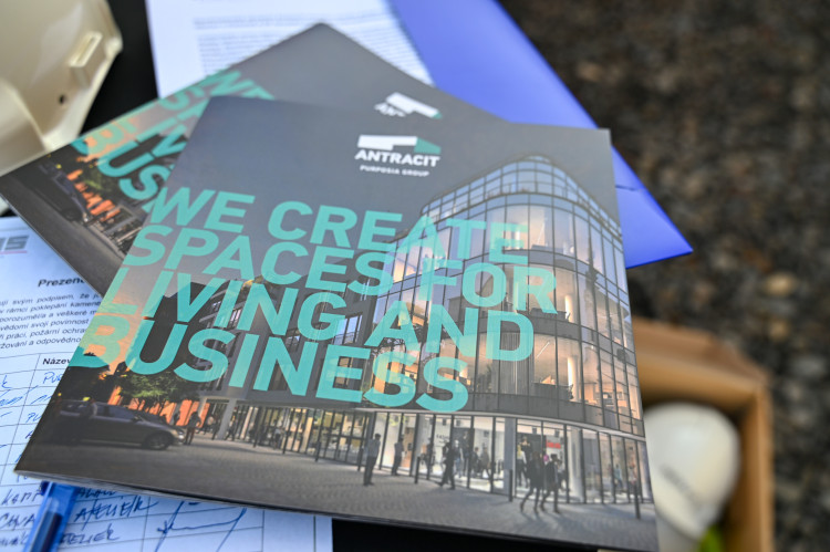 FOTOGALERIE: V srdci Ostravy začal růst polyfunkční dům Václav, upraveno bude i okolí