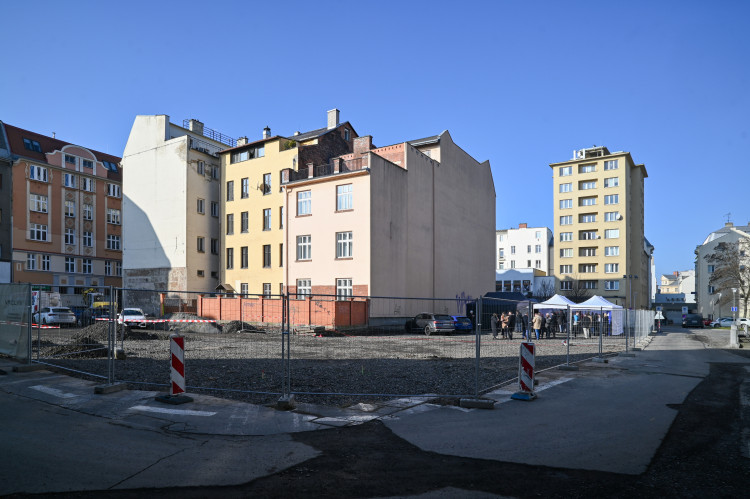 FOTOGALERIE: V srdci Ostravy začal růst polyfunkční dům Václav, upraveno bude i okolí