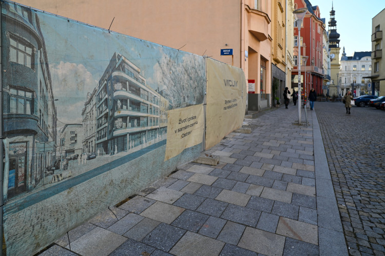 FOTOGALERIE: V srdci Ostravy začal růst polyfunkční dům Václav, upraveno bude i okolí