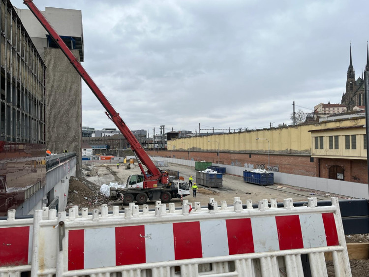 FOTOFALERIE: Bývalý Prior mizí Brňanům před očima. Podívejte se, jak postoupila demolice