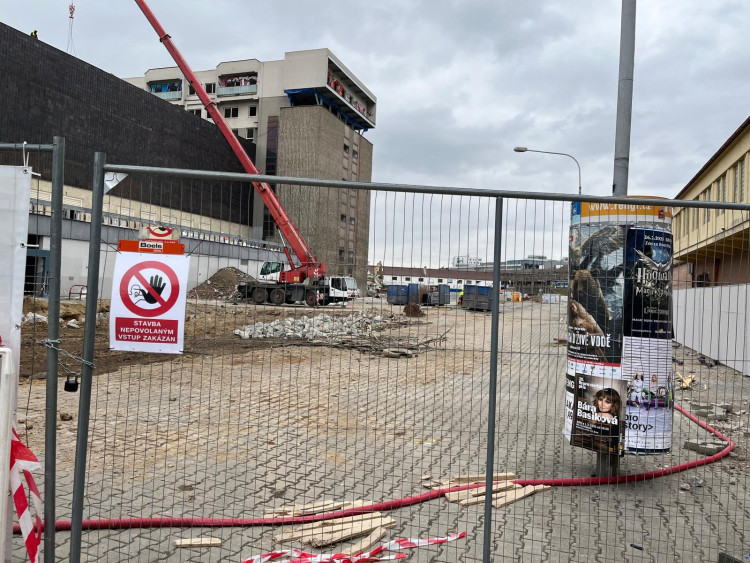 FOTOFALERIE: Bývalý Prior mizí Brňanům před očima. Podívejte se, jak postoupila demolice