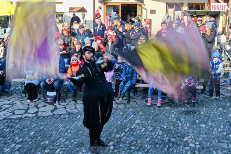 FOTOGALERIE: Masopustní veselí zasáhlo Slezskoostravský hrad. Zabíjačka i maškary
