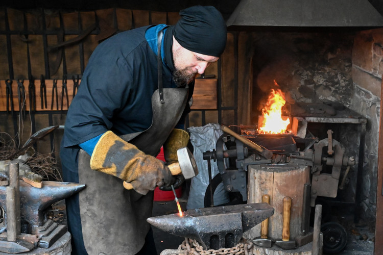 FOTOGALERIE: Masopustní veselí zasáhlo Slezskoostravský hrad. Zabíjačka i maškary