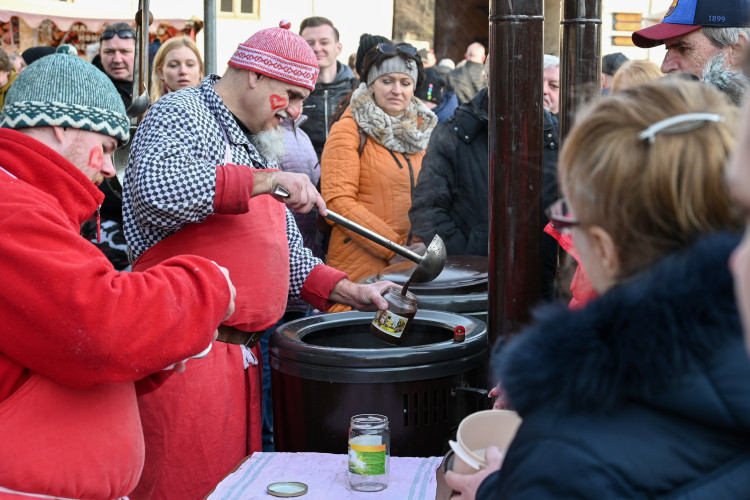 FOTOGALERIE: Masopustní veselí zasáhlo Slezskoostravský hrad. Zabíjačka i maškary