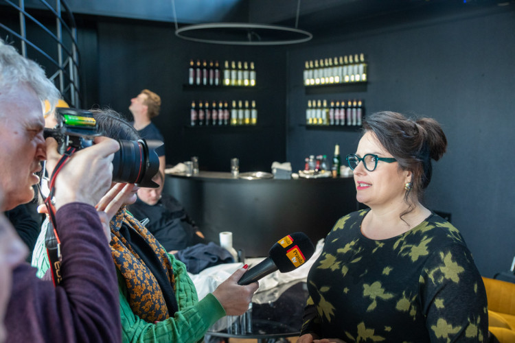 FOTOGALERIE: Když se zhasne. V Olomouci vzniká film podle úspěšné divadelní komedie