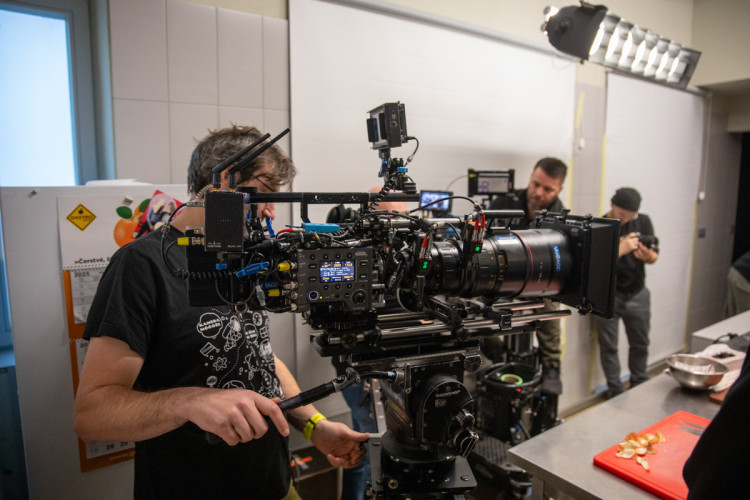 FOTOGALERIE: Když se zhasne. V Olomouci vzniká film podle úspěšné divadelní komedie