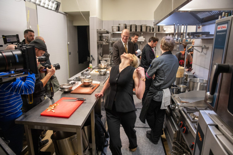 FOTOGALERIE: Když se zhasne. V Olomouci vzniká film podle úspěšné divadelní komedie