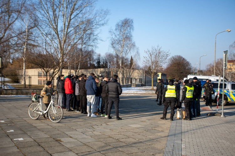 FOTOGALERIE: V Přerově policie nacvičovala bezpečnostní opatření při sportovních zápasech