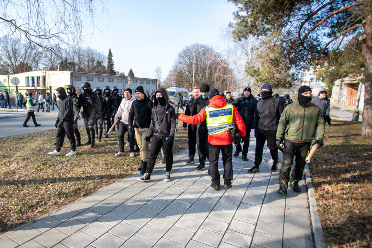 FOTOGALERIE: V Přerově policie nacvičovala bezpečnostní opatření při sportovních zápasech
